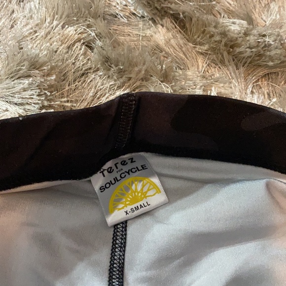 Soul Cycle Camo Cropped Leggings - Picture 4 of 5